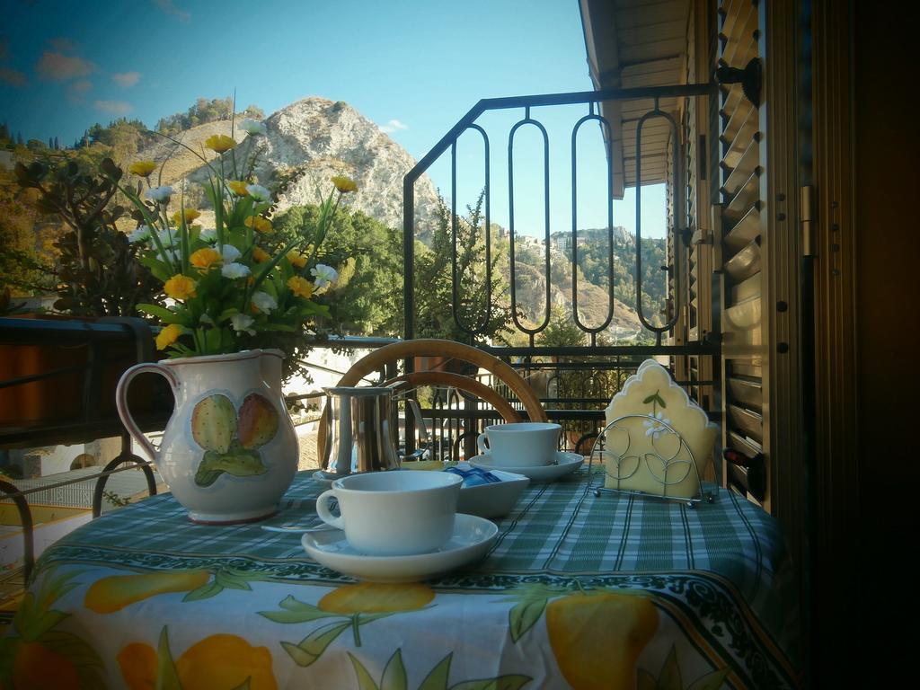 Hotel Pensione Cundari Таормина Екстериор снимка